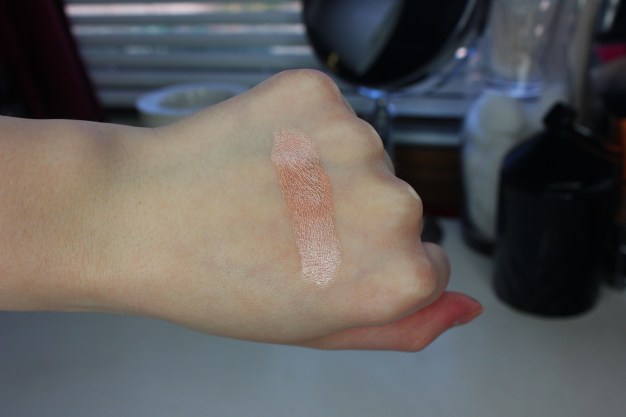 MUG In The Spotlight Foiled Eyeshadow Swatch 1