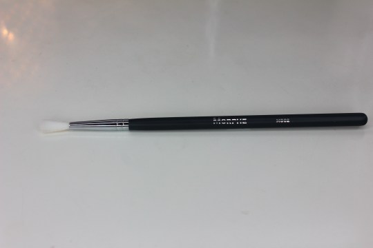 Morphe Brushes 1 - M562 Tiny Crease Blender