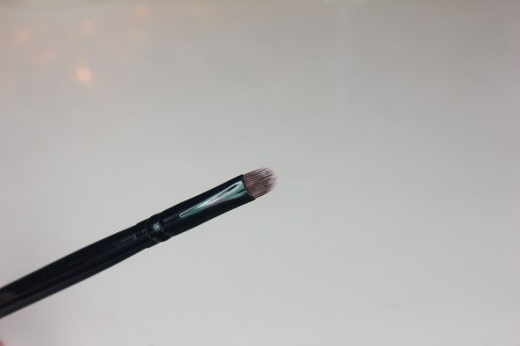 Morphe Brushes 2 - BK19 Mini Oval Taklon