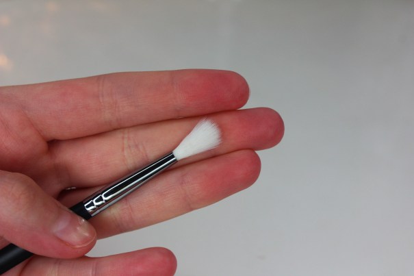 Morphe Brushes 2 - M562 Tiny Crease Blender