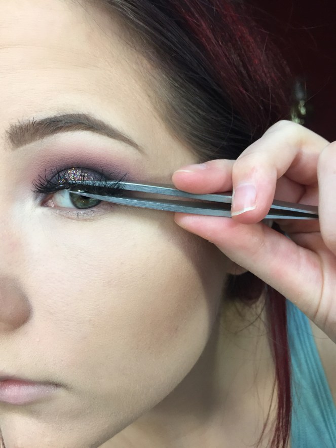 How to apply false lashes 1