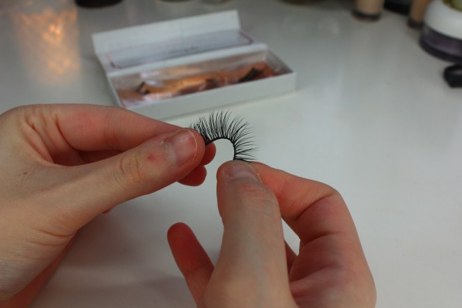 How to apply false lashes
